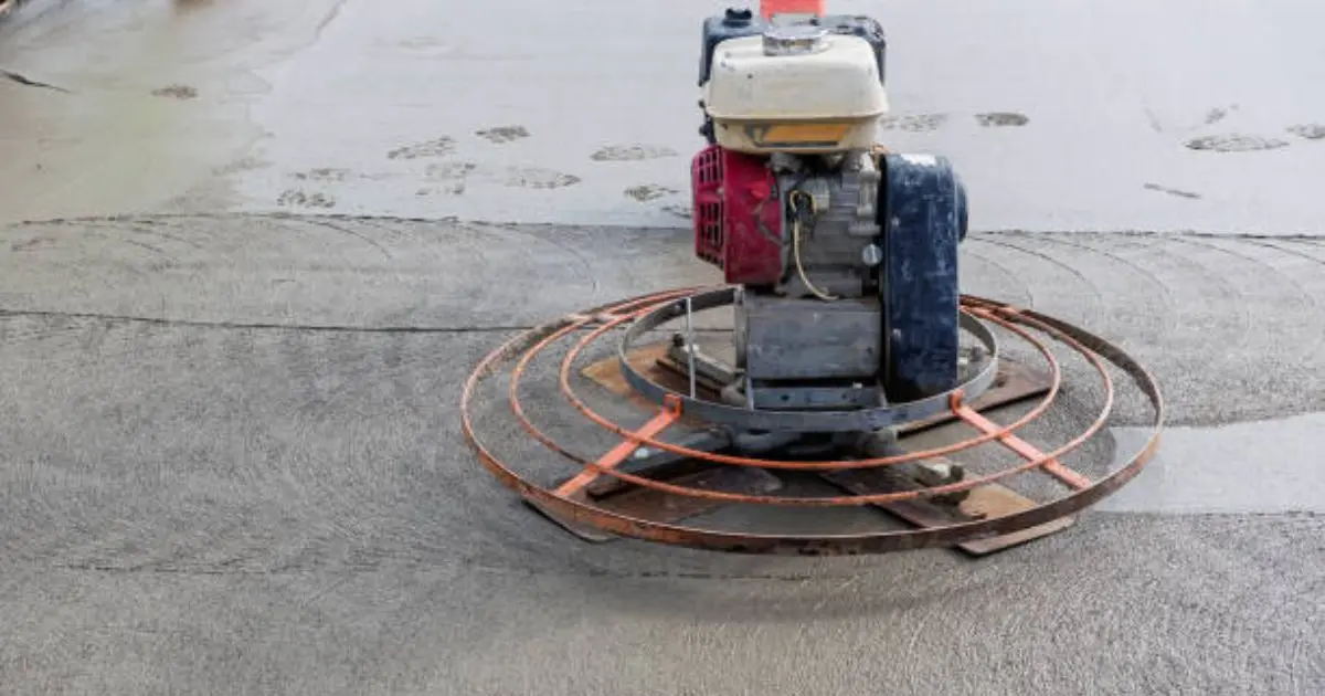 Walk-behind power trowel machine for concrete floor finishing work